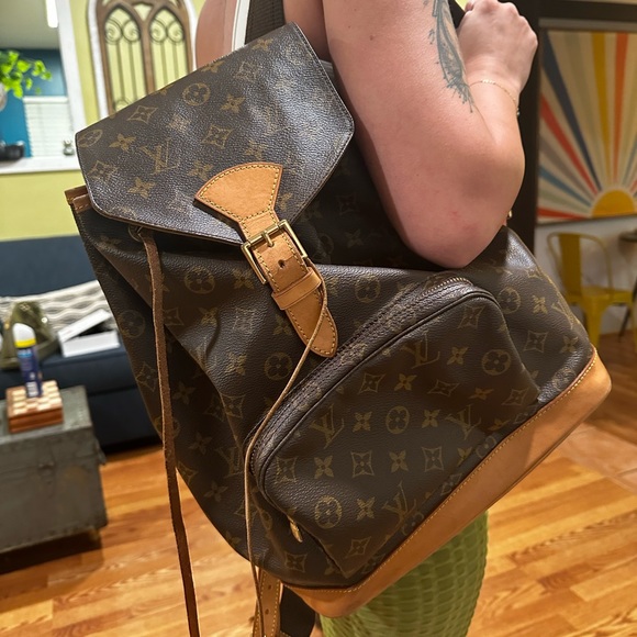 Real vintage Louis Vuitton Large size backpack
Used - Picture 4 of 9